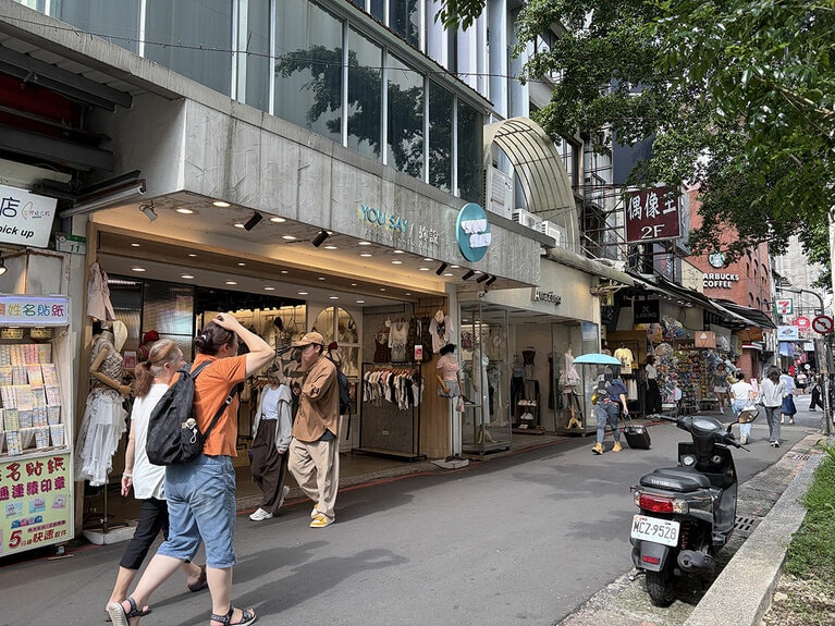 西門町のショッピングスポット、漢中街。