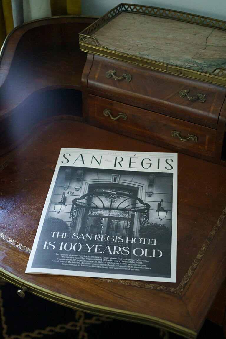 新聞スタイルの記念パンフレットも作成された。