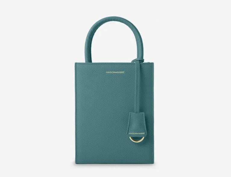 ミニトート ボンダイブルー 42,790円＜数量限定＞(W15.3cm×H約19cm×D5cm)。