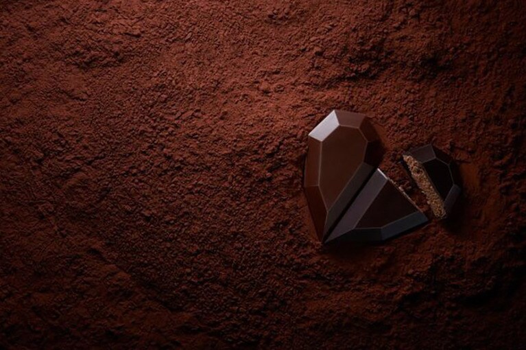 ル･ショコラ･アラン･デュカス 東京工房「ハート」3,500円。2つあわせた状態で、縦9センチ、幅10センチ。