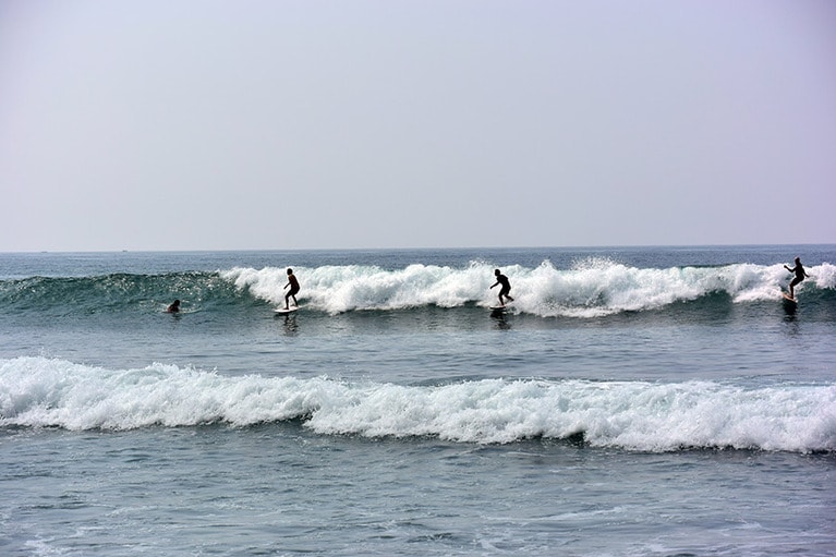 ひとつの波を何人かで乗ってしまうことも。