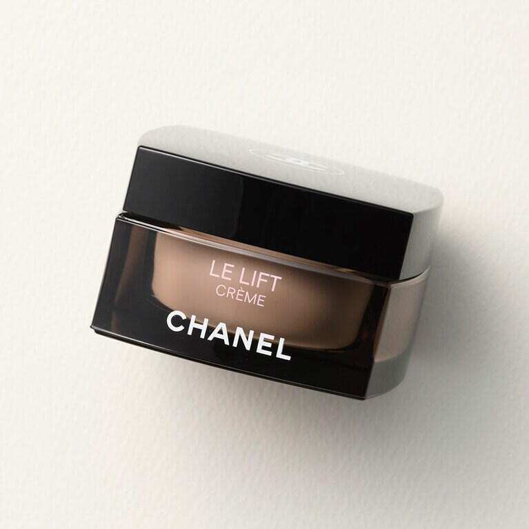 ル リフト クレーム 50mL 17,600円／シャネル