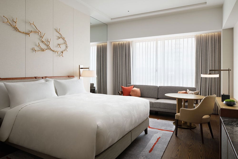 【JWマリオット・ホテル奈良】客室は16室のスイートを含む全158室。写真は、デラックスキングルーム。