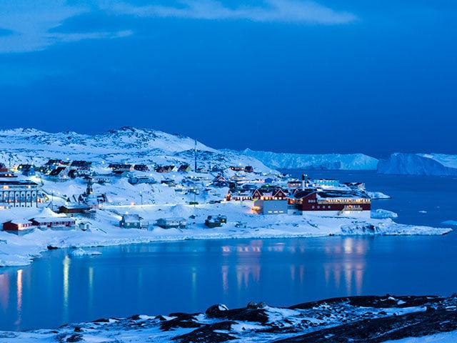 海に浮かぶ氷山とともに生きる グリーンランドのカラフルな街 | 今日の絶景