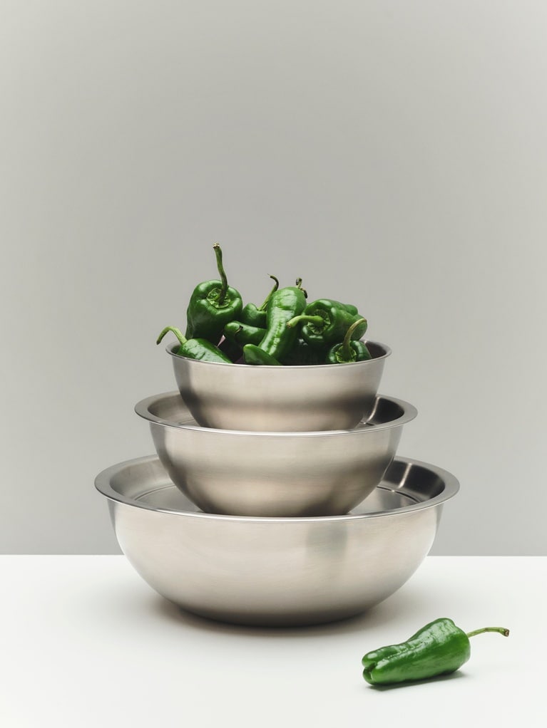 上：Outdoor Market Steel Bowl（Set of 2-Small）（6,600円）、中：Outdoor Market Steel Bowl with Lid（Set of 2-Medium）（6,930円）、下：Outdoor Market Steel Bowl with Lid（Set of 2-Large）（9,350円）