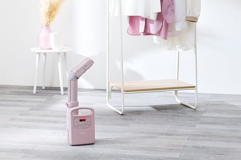 「ふとん乾燥機 カラリエ Colors」（FK-RC3）。