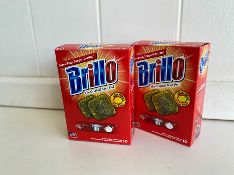 ブリロはどこのスーパーでも購入可能。台所用品や食器洗剤のコーナーを探してみて。