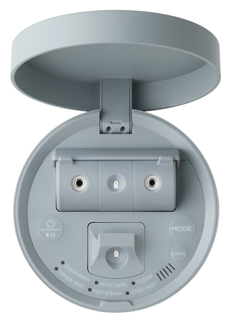 温スチーム吹出口2つ、冷ミスト吹出口1つ、化粧水ミスト吹出口1つの計4つの吹出口を搭載。