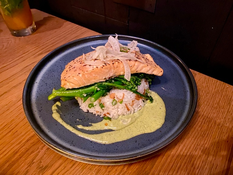 お料理に合うビールやカクテル、ワインなどアルコールも豊富。