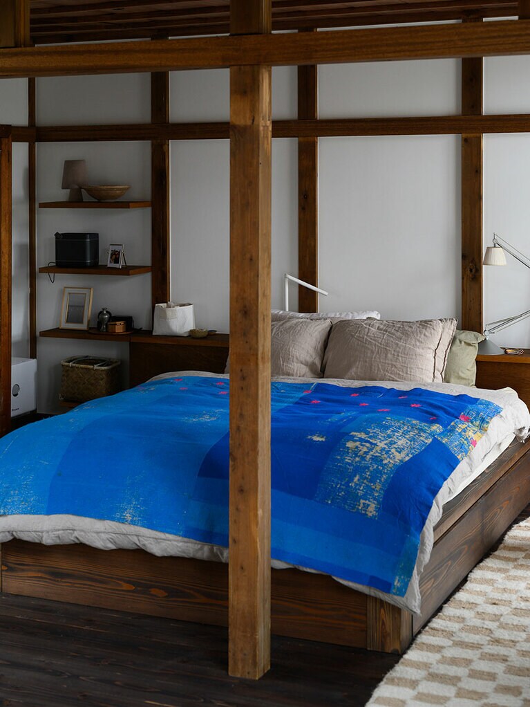 布を繋ぐことで生まれた青のグラデーションは、海のよう。