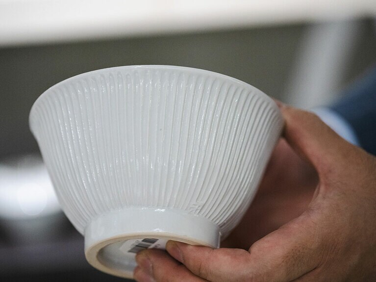 繊細な縞模様がうつくしい「しのぎ」のうつわ。