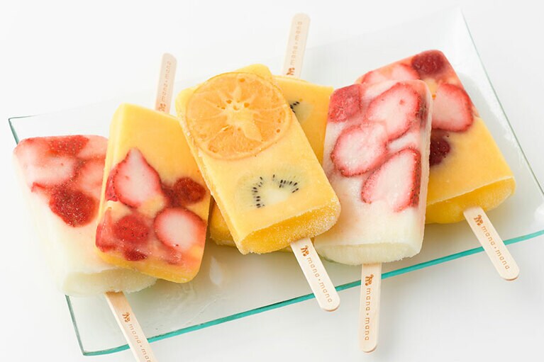 【高知県】mana＊mana「ICEBAR」各360円。左から：土佐文旦いちご、ポンカンいちご、ヤ・シィフルーツ。