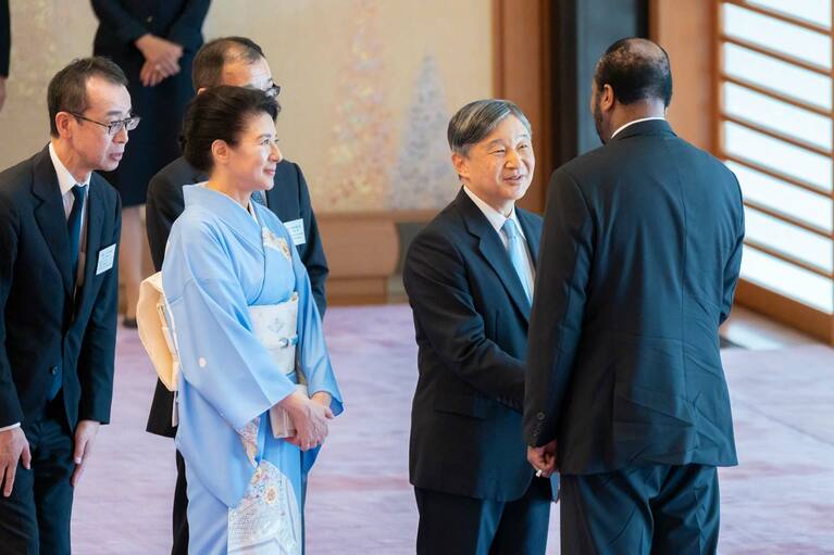 皇居・宮殿でのお茶会（宮内庁提供）