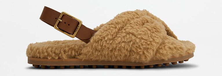 サンダル H2cm 全4色 各66,000円／トッズ・ジャパン(TOD'S LIE ON A LION先行販売)