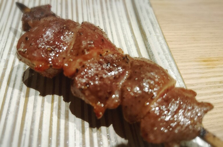 サクサクした歯応えのあとに、ジワッと脂の串。出し方も巧みだ。