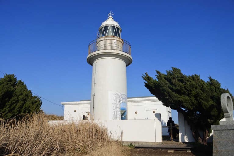 島の西側にある城ヶ島灯台。東側の安房埼灯台と合わせて、「恋する灯台」だそう。