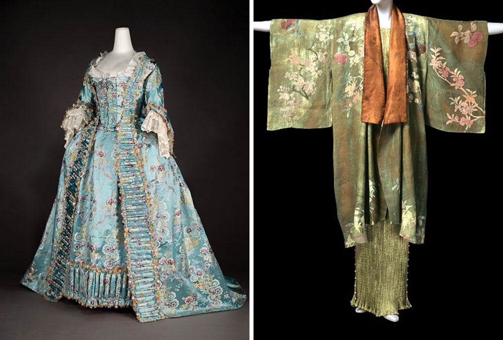 左：ローブ・ア・ラ・フランセーズ、1760年頃 フランス。右：「デルフォス」ドレス、1920年頃と、「キモノ」ジャケット、1925年頃、マリアノ・フォルチュニィ。