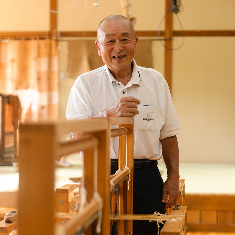 関川の山岳信仰の話も聞かせてくれた関川しな織協同組合長の五十嵐茂久さん。