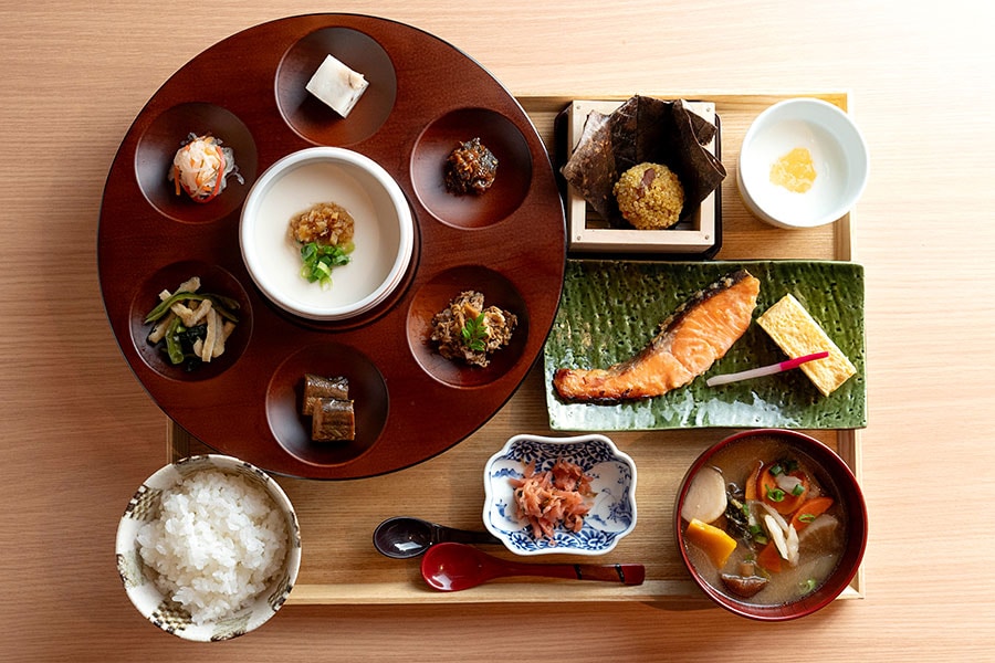 飛騨ならではのご当地朝食。雪国の食文化はやはり冬にこそ際立つ。