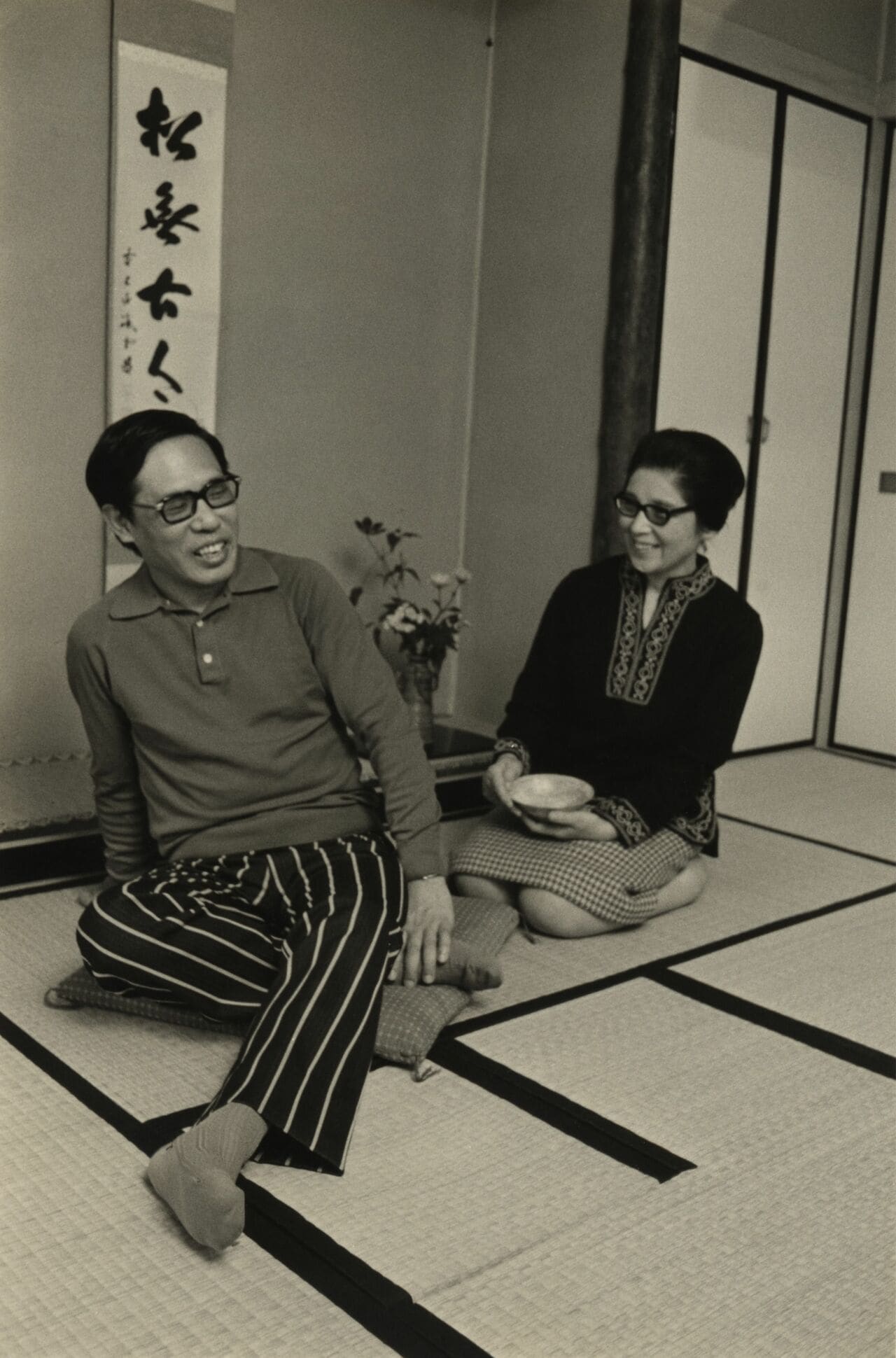 「嵩さんは優しすぎて喧嘩にもならない」と言っていた暢。嵩の仕事を支える一方で、茶道を教え、趣味の山歩きをした。マンションに作った茶室にて 写真提供=やなせスタジオ