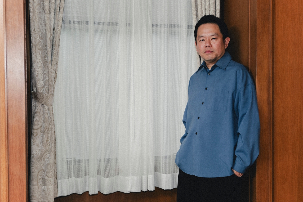 カメラを向けた瞬間に文豪が降臨したダイアン・津田篤宏さん。