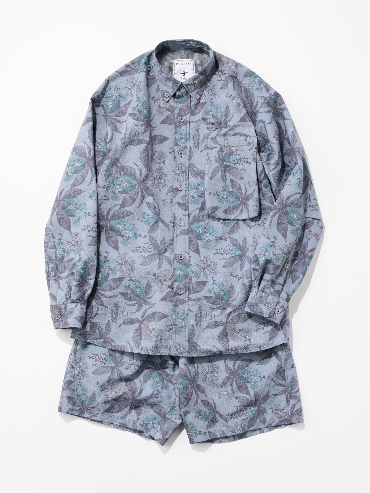 フォックスファイヤー×ペーパースカイ “FISHDOMシャツ”／17,600円 “FISHDOMショーツ”／11,000円。