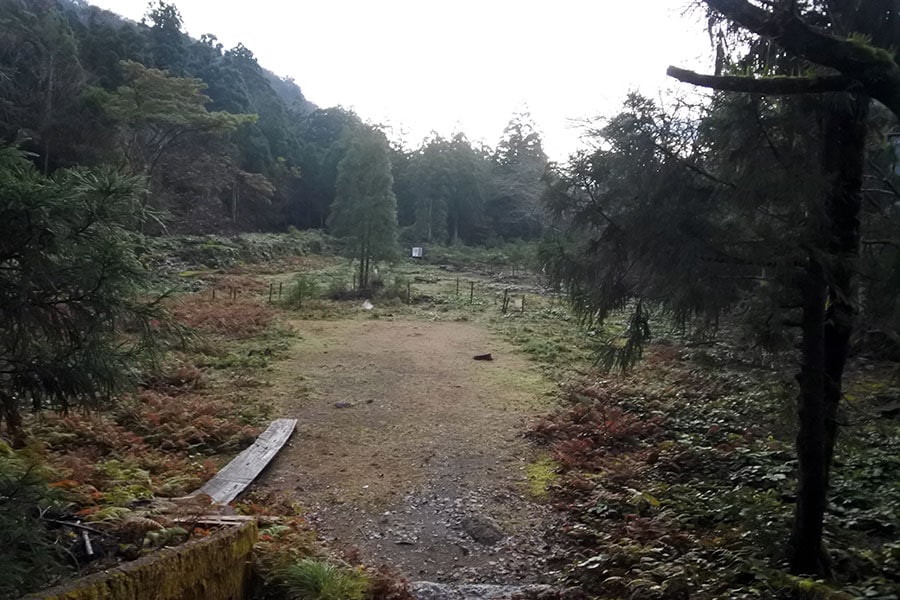 小杉谷集落跡。屋久島出身のガイドさんは高校の修学旅行でもここに来たそうです。