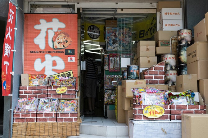 蔵前】花火のセレクトショップへ 創業40年以上、松木商店で お気に入り