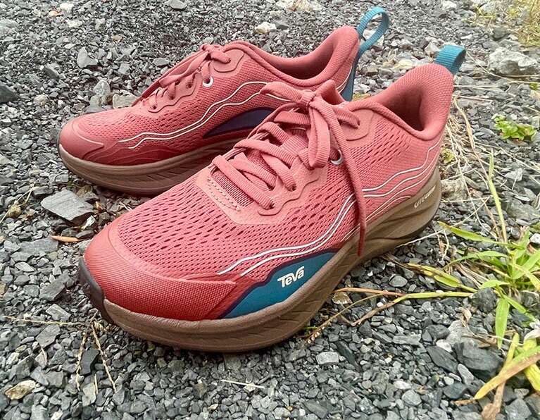 こちらは「マルサラ／アコーン」。自然の風景にもなじむくすみカラーがおしゃれ。