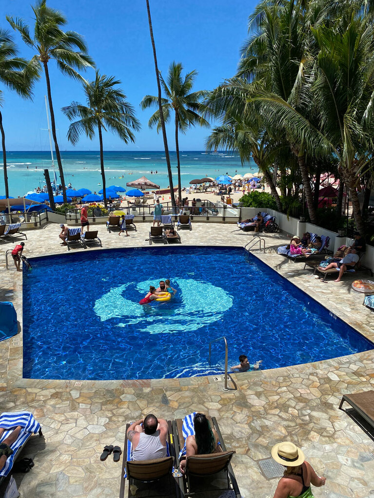 日中の様子が少し前のハワイを取り戻しているよう。