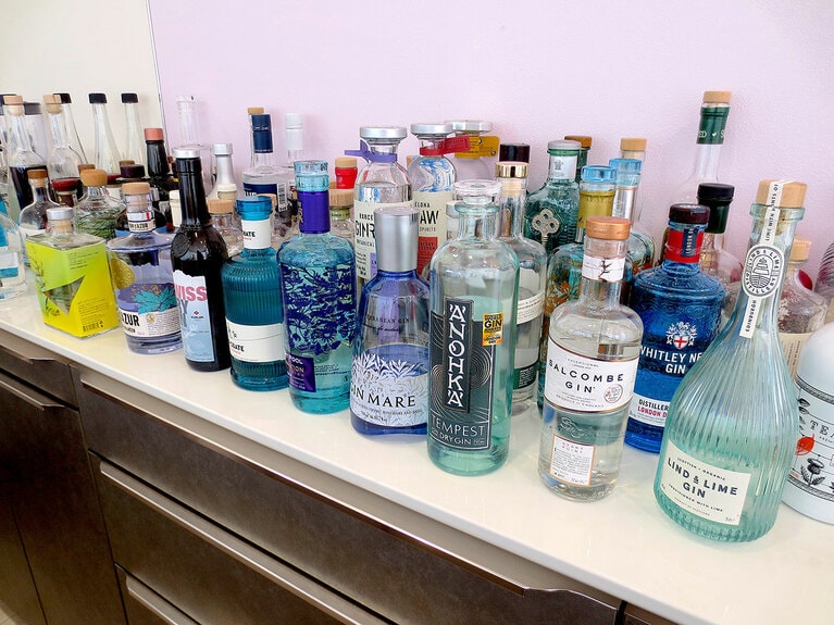 ジンは65種余り。1500円～。トニック、ソーダ割り1,800円～。