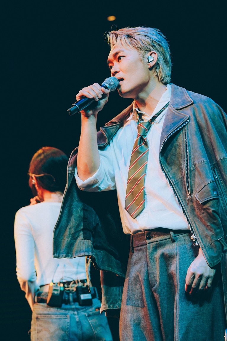 歌手としても活動するトニー・ウーさん。