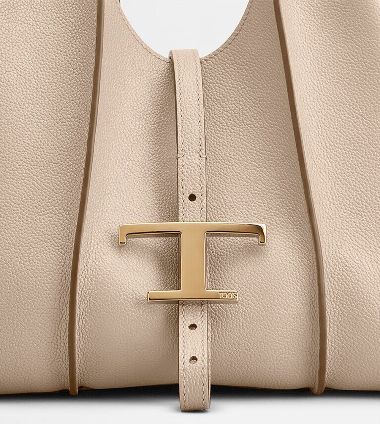 W23×H19.5×D12cm 185,900円。