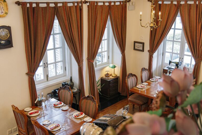 昔のマカエンセの暮らしを再現した一軒家レストラン。