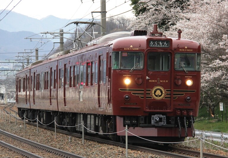 「ろくもん」走行風景　しなの鉄道提供