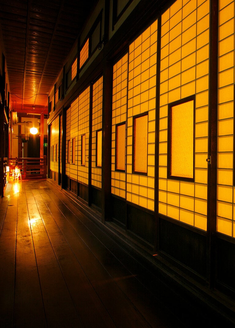 古き良き風情を醸し出す館内。