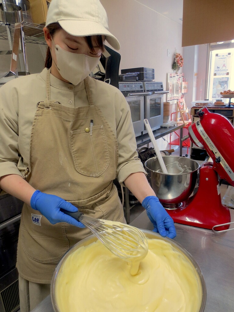 シフォンケーキは阿佐海音さんが担当。