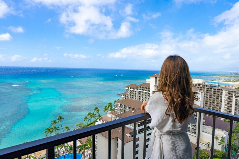 部屋のラナイからの景色！　パワースポットのカヴェヘヴェへも見えます。