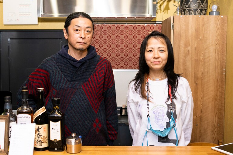 Chee Shimizuこと清水啓達さんと加奈子さん夫妻。