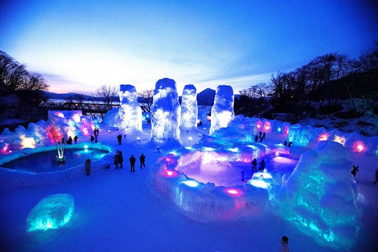 【北海道】千歳・支笏湖 氷濤まつり。