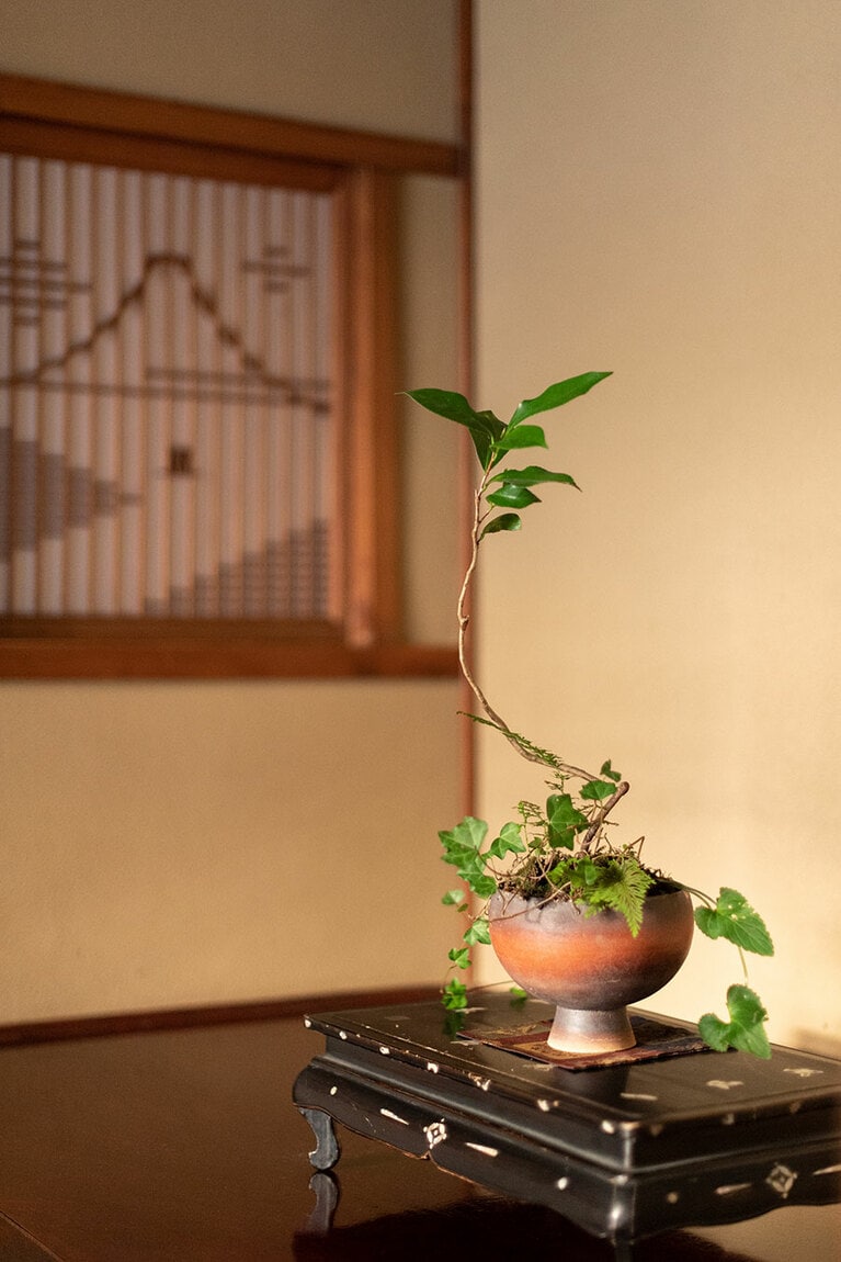 床の間の障子には富士山が。