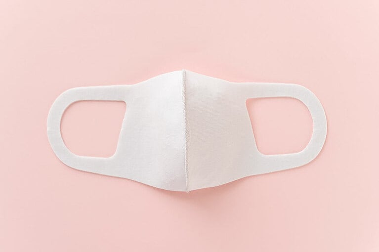 無印良品 繰り返し使えるマスク／M 1枚入 約150×130mm 390円。