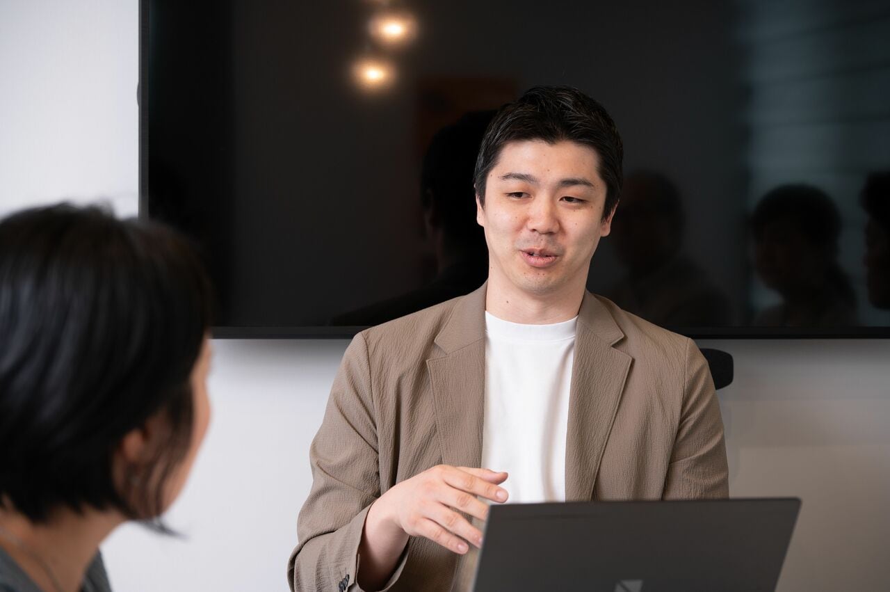 銀行員から転身し、家業に入った幸祐さん　©細田忠／文藝春秋