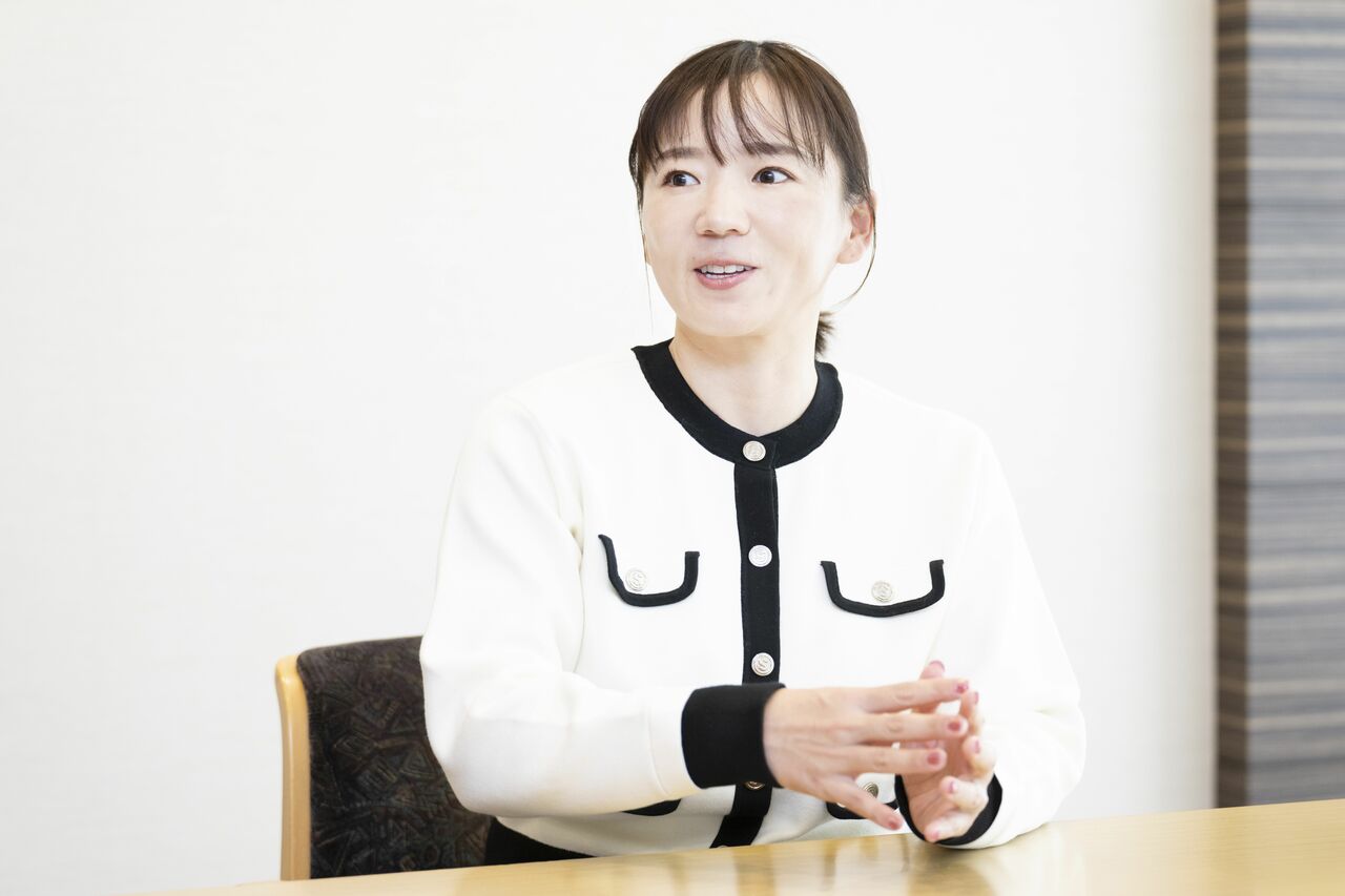 35歳で双子の出産を経験した有村智恵さん　©文藝春秋　撮影・石川啓次