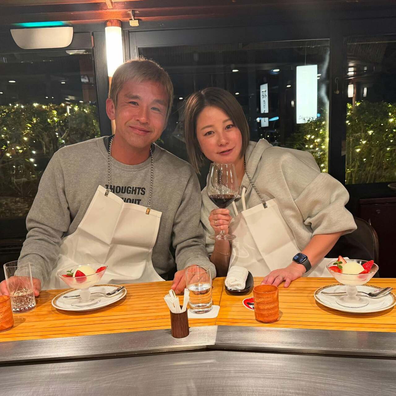 結婚記念日に撮影した夫・稲本潤一さんとのツーショット（稲本潤一さんのInstagramより）