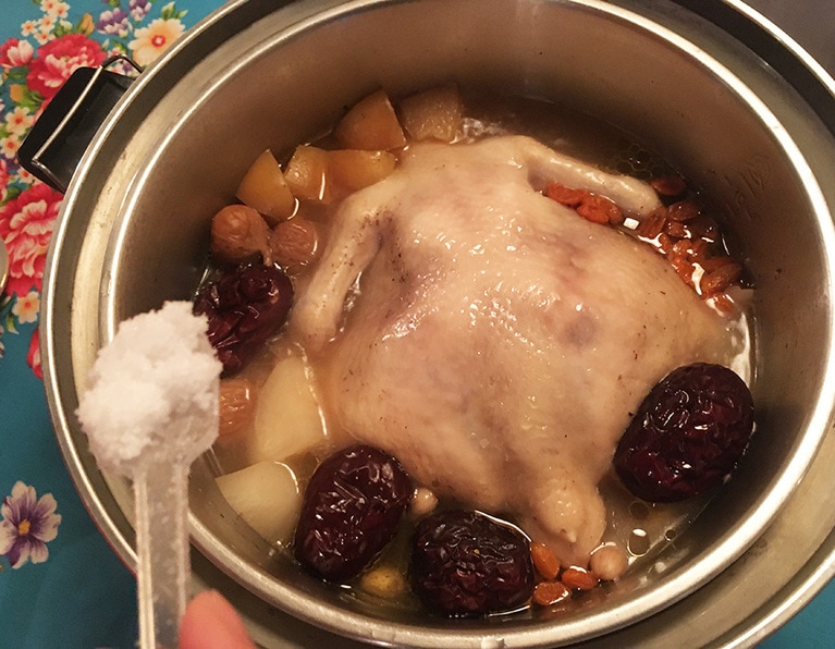 塩は甘みを少し抑える程度の量で。