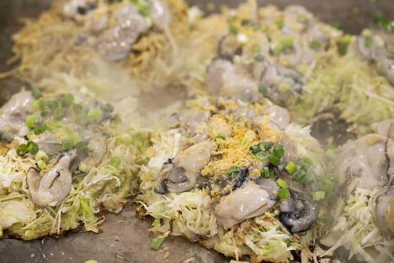 カキオコは「日生カキお好み焼き研究会」が考案した呼び名。