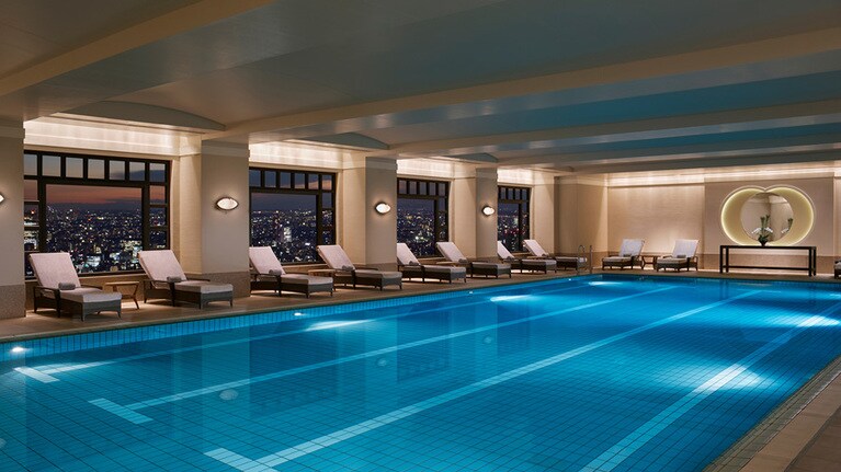 晴れた日には富士山まで望める「ザ・リッツ・カールトン スパ 東京」のプール。