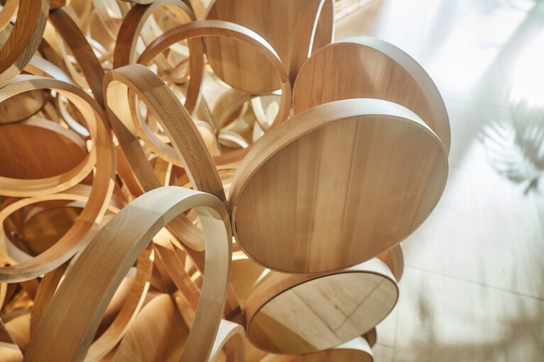 円形パーツをシンプルに組み合わせているのが分かる。