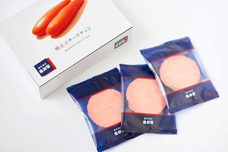 明太子チーズサンド 8袋入 1,080円(税込)。箱も個包装のパッケージもスタイリッシュでおしゃれ！　そして、とても軽いです。